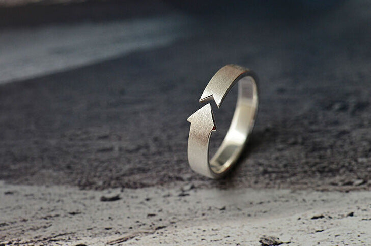 Anillo de Plata de Ley de Flecha Cepillada para Parejas