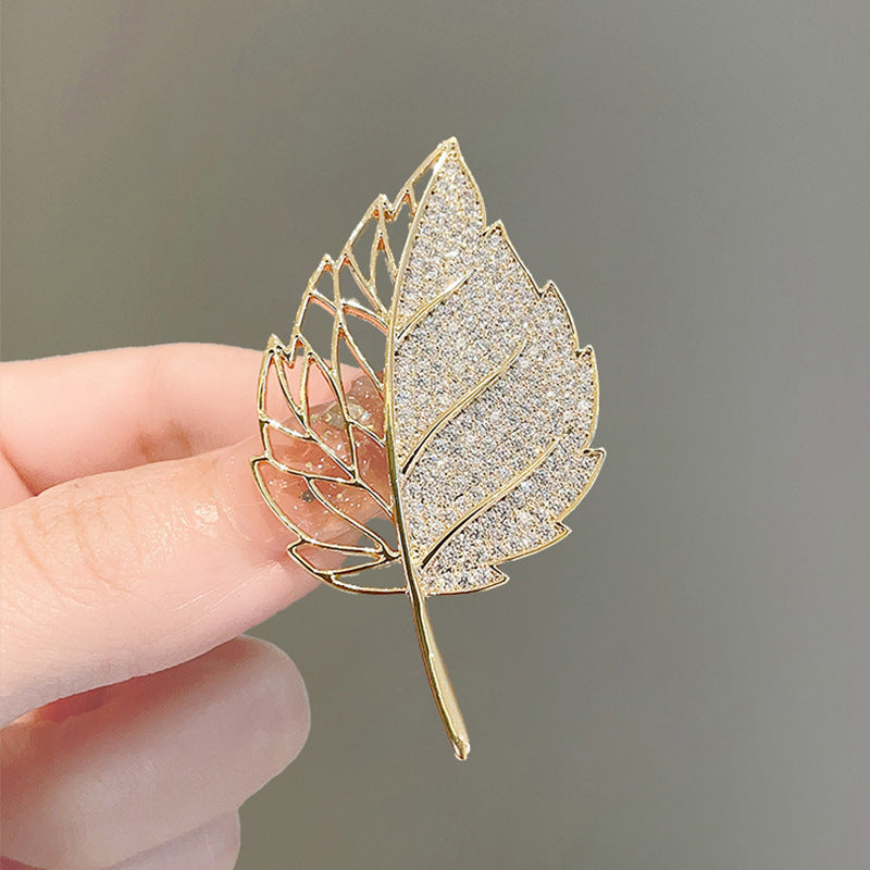 Nuevo Broche de Aleación de Alta Sensación de Nicho de Alta Gama, Pin para Abrigo y Traje, Corsage Versátil de Alta Gama