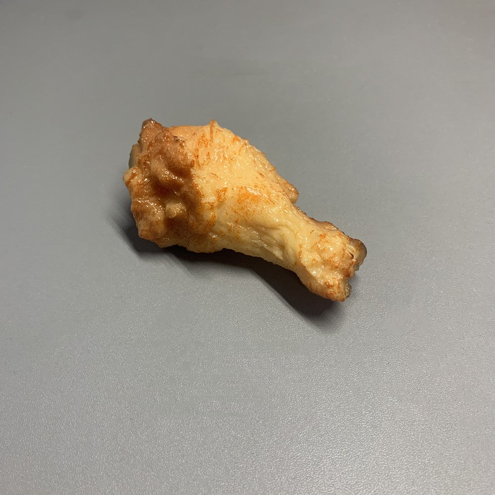 Juego de simulación de alitas de pollo frito e insignia de comida
