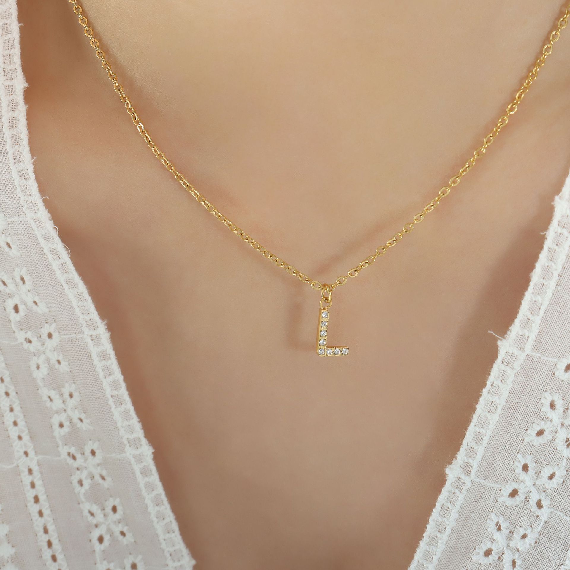 Kleiner duftender Stil Modetrend Niedliches Temperament 26 persönliche Buchstaben Zirkonia Halskette Titanschmuck