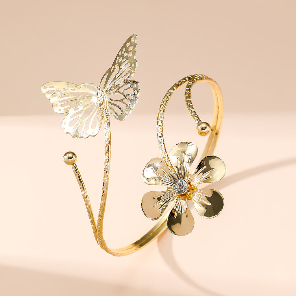 Metall-Textur Dreidimensionale Blumen Exquisites Hohldesign Schmetterlings-Armschmuck