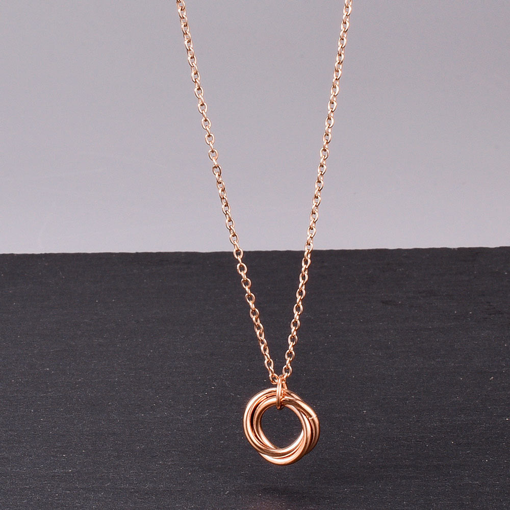 Goldene dreireihige Halskette für Damen