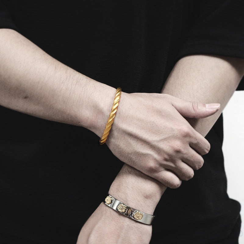 Simple Horn Bracelet For Men And Women