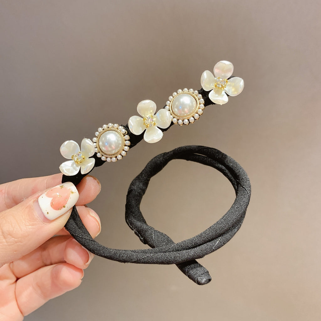 Netter roter Haarkamm mit Perlen und Diamanten, geflochtene Frisur, Haarnadel