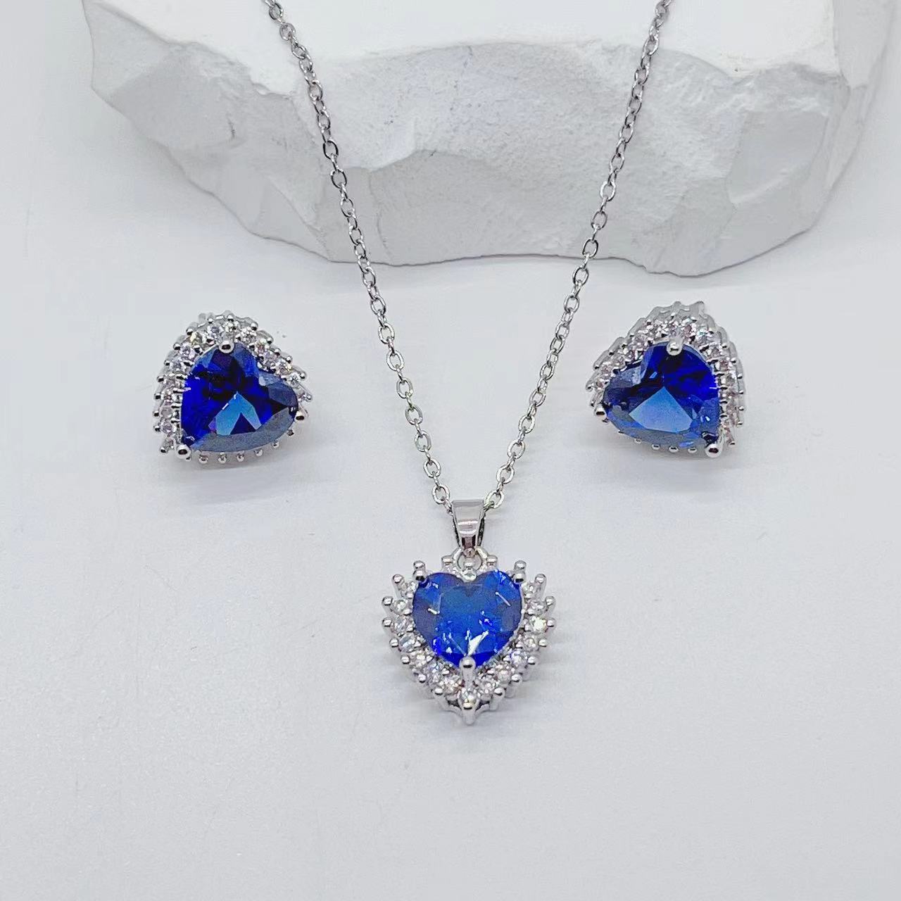 Copper Micro Inlaid Zircon Peach Heart Fashion Simple Necklace