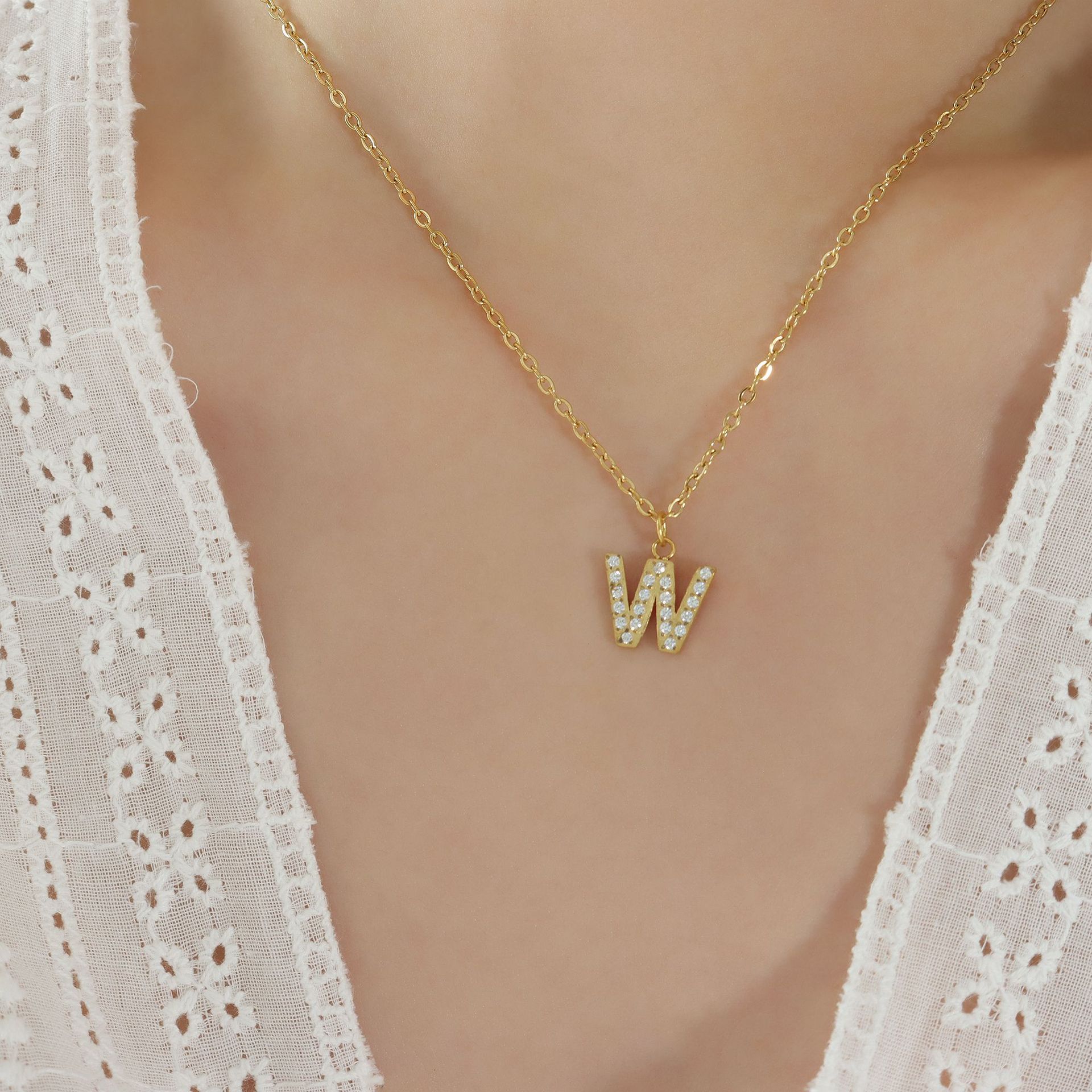 Kleiner duftender Stil Modetrend Niedliches Temperament 26 persönliche Buchstaben Zirkonia Halskette Titanschmuck