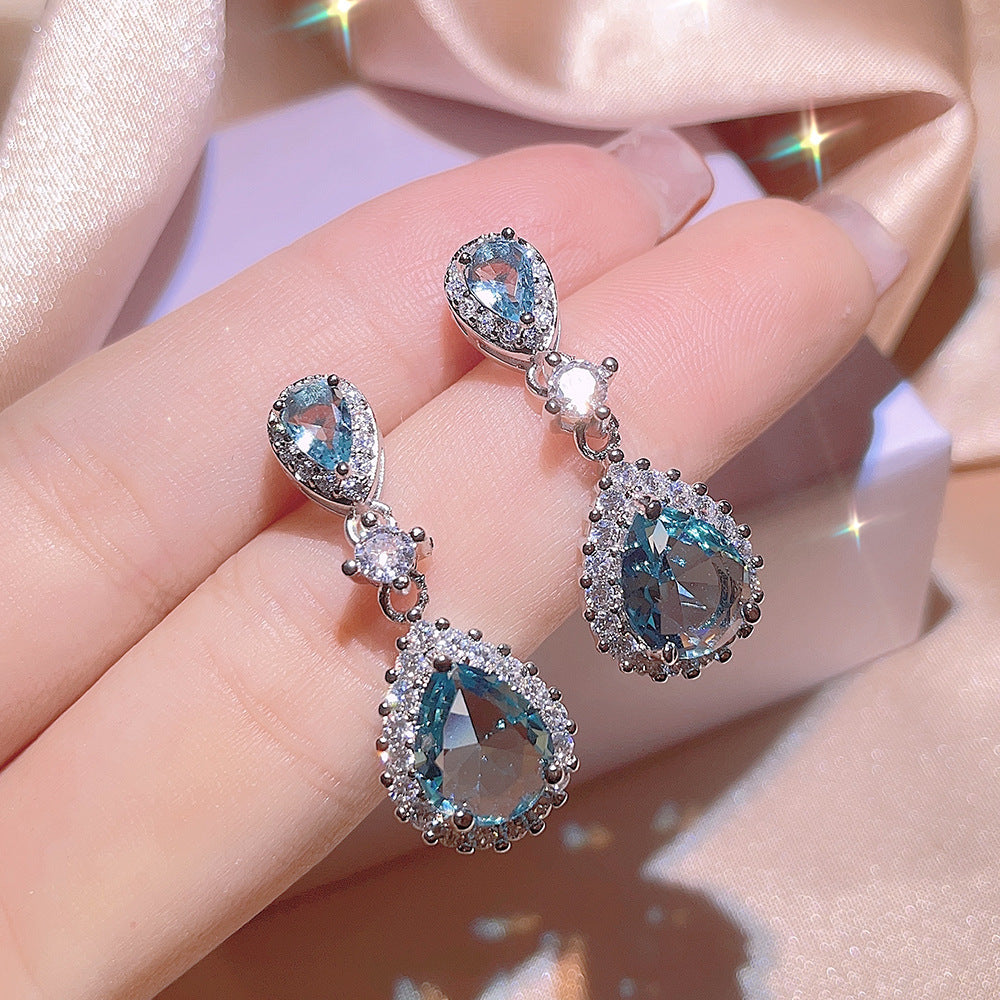 Damen-Schmuckset mit blauen Zirkonen (Ring, Ohrringe, Halskette)