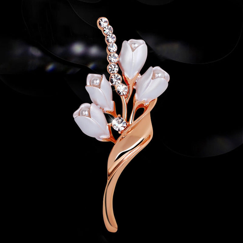 Broche de tulipán con incrustaciones de diamantes estilo chino simple