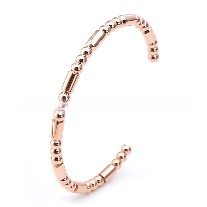 Pulsera en C con cuentas de bambú y trigo