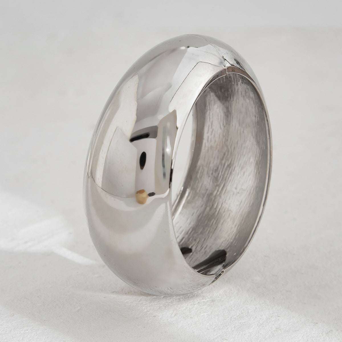 Pulsera plisada de metal con diseño de anillo de línea trenzada exagerada