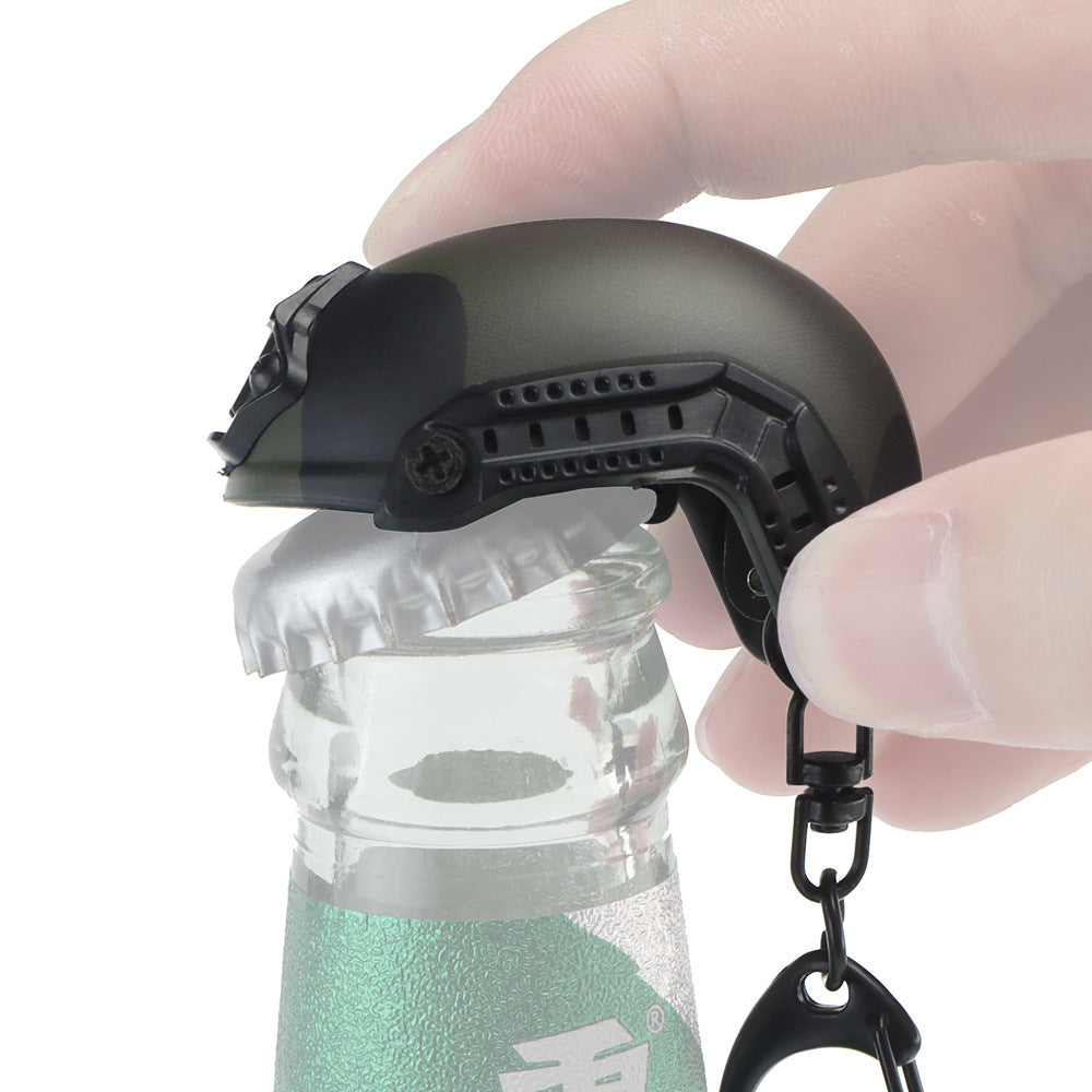 Llavero modelo mini casco abridor de botellas de cerveza portátil