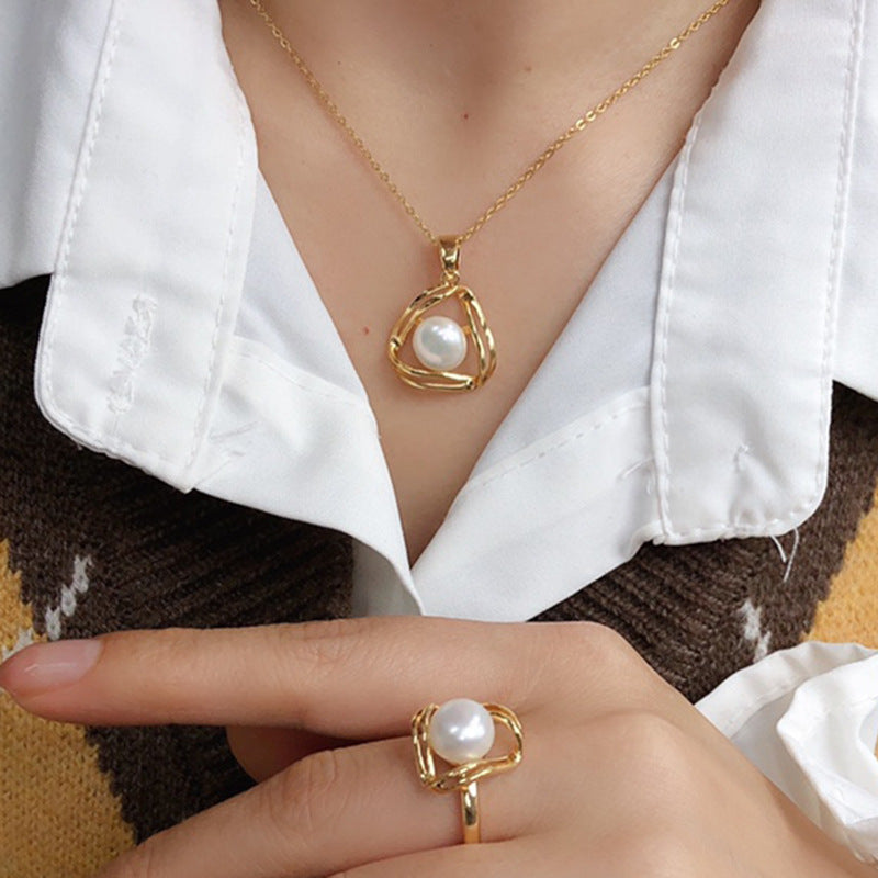 Schlichtes und Exquisites Süßwasserperlen-Collier-Set