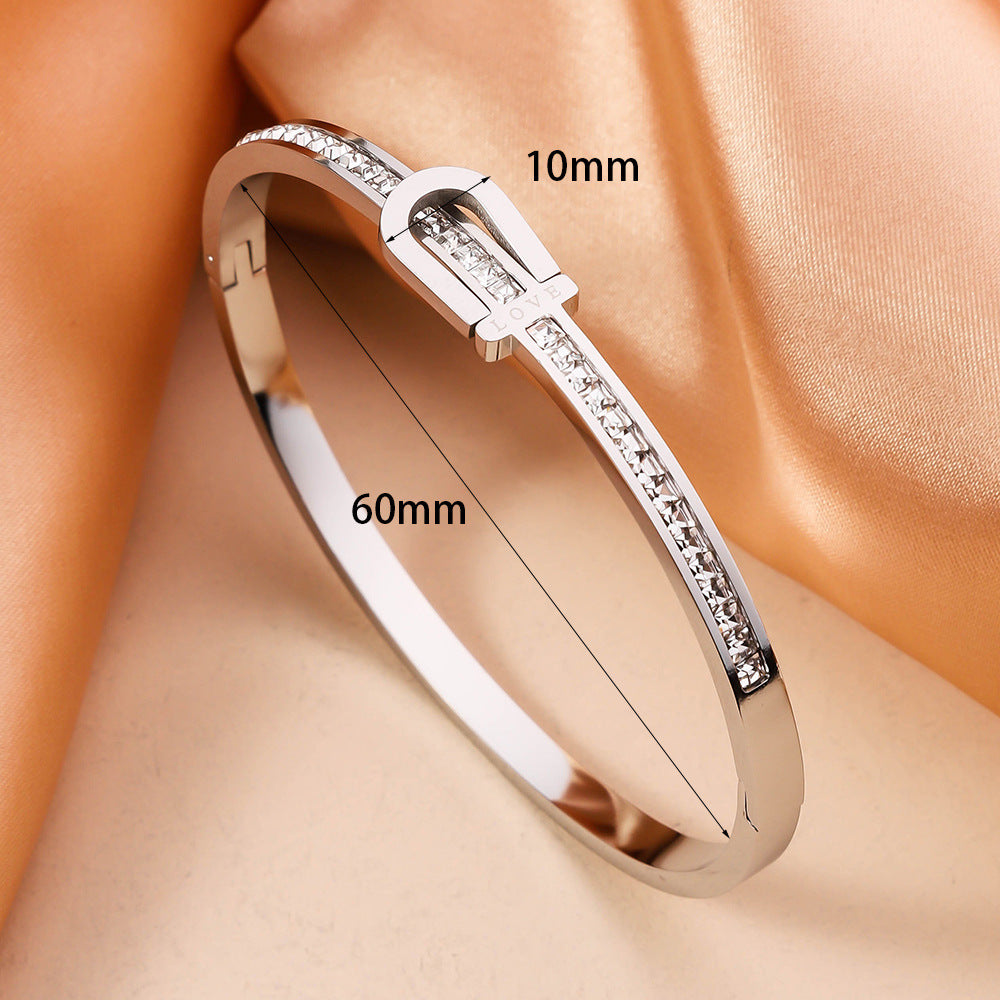 Vergoldetes exquisites Edelstahlarmband Modearmband und Armreifen für Damen Schmuck Charm Valentinstagsgeschenk