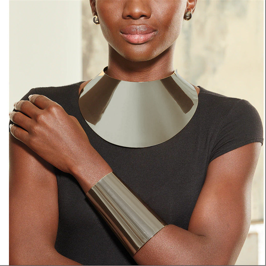 Überzogene afrikanische Metallkette mit Halsband