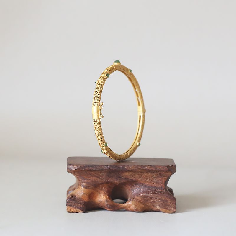 Pulsera con broche de jaspe nube hueco tallado e incrustaciones chapadas en oro