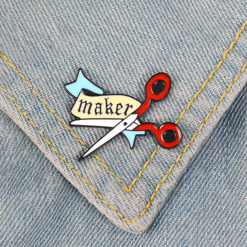 Broche de aleación en forma de tijeras de sastre goteando
