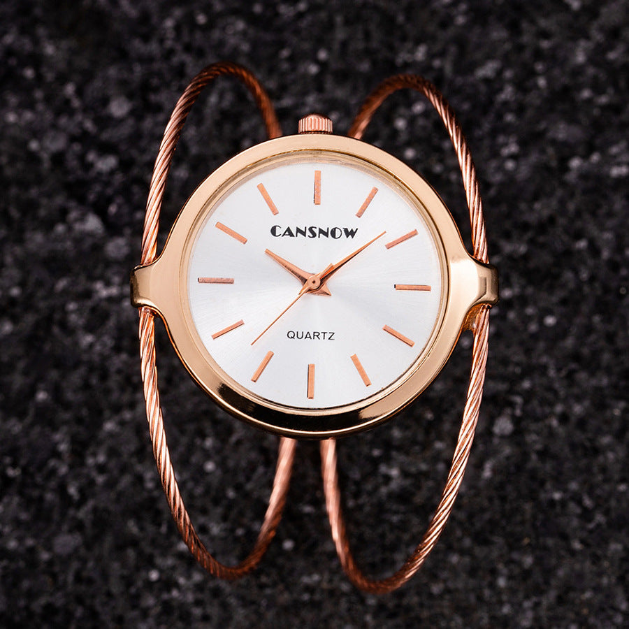 Reloj de pulsera de alambre de acero para mujer con diseño sencillo de cielo estrellado