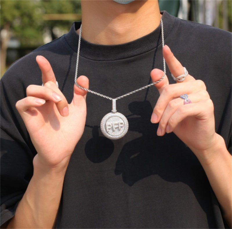 Personalisierter Hip Hop Custom Drehbarer Anhänger 26 Buchstaben Name Mikro Inkrustierter Zirkon