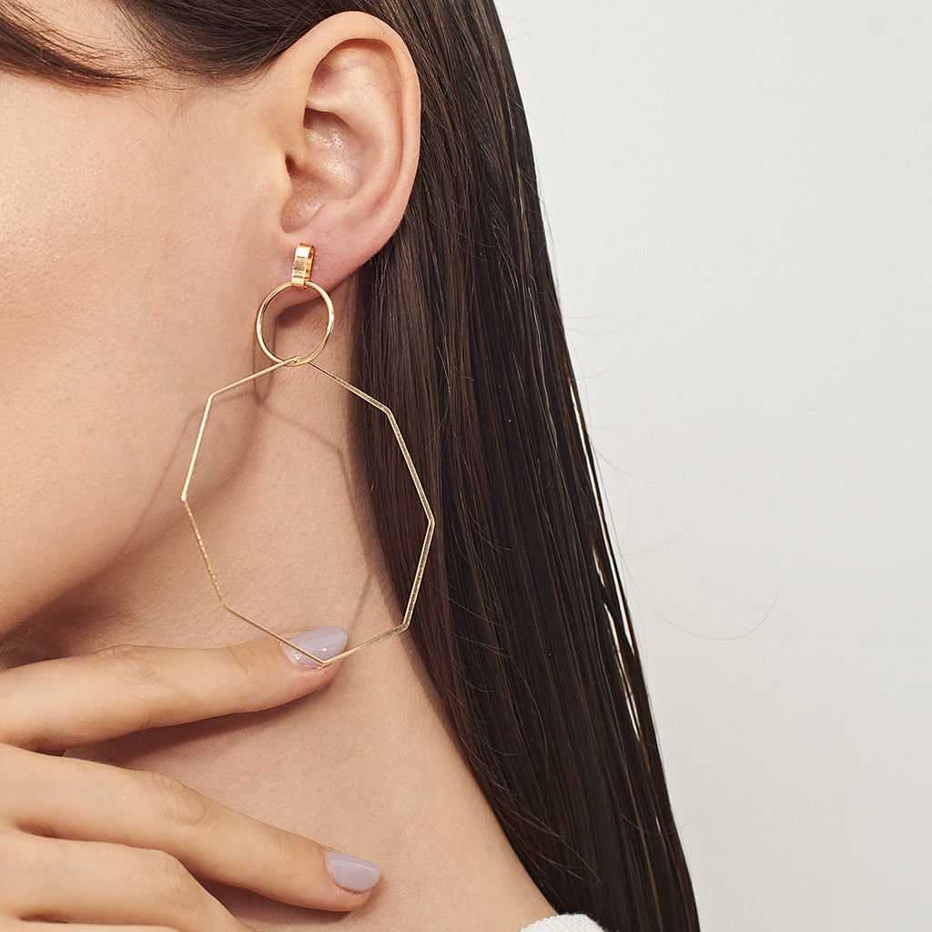 Einfache Business-Ohrringe mit geometrischen Elementen für Damen