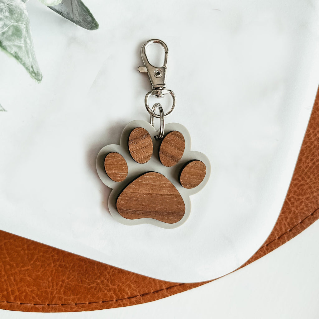 Colgante de llavero de huella de pata de madera creativa