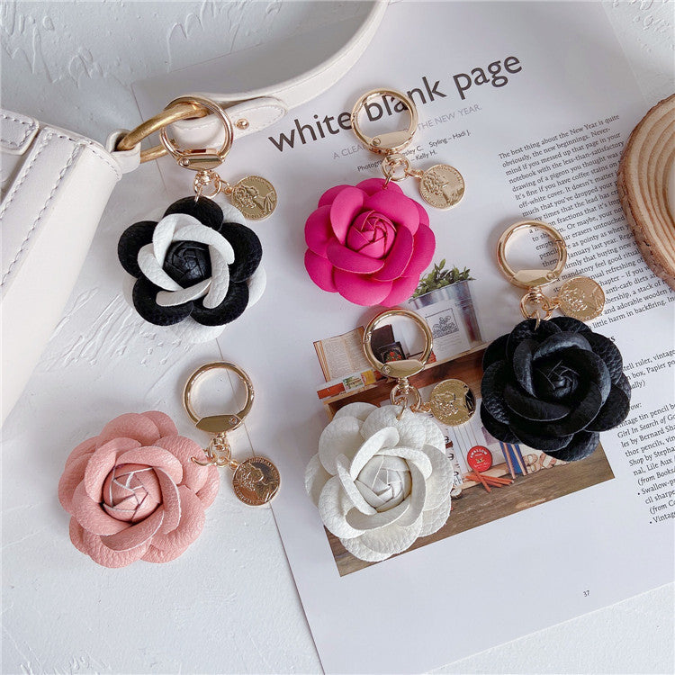 Llavero de coche de cuero con camelias de moda