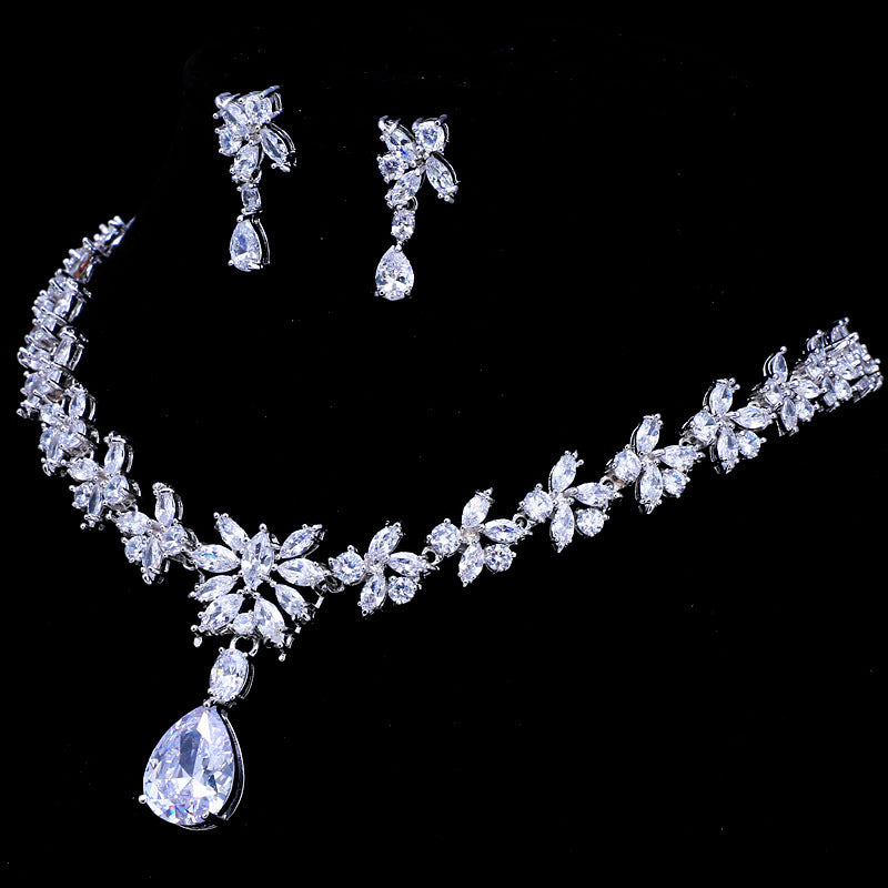 Exquisites Zirkon-Halsketten-Ohrring-Set