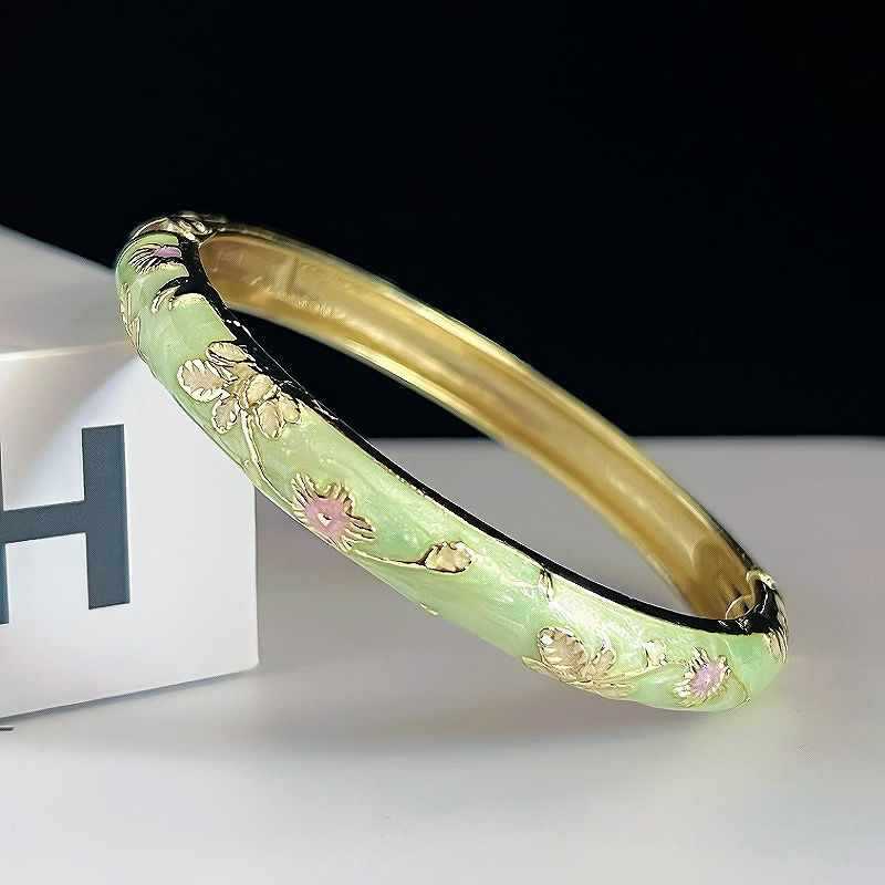 Pulsera de esmalte floral fino de museo