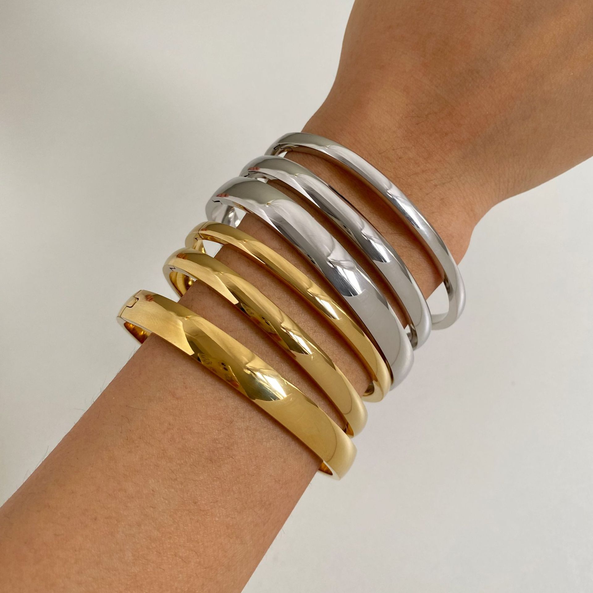 Pulsera Dorada Sencilla de Hebilla Minimalista Retro