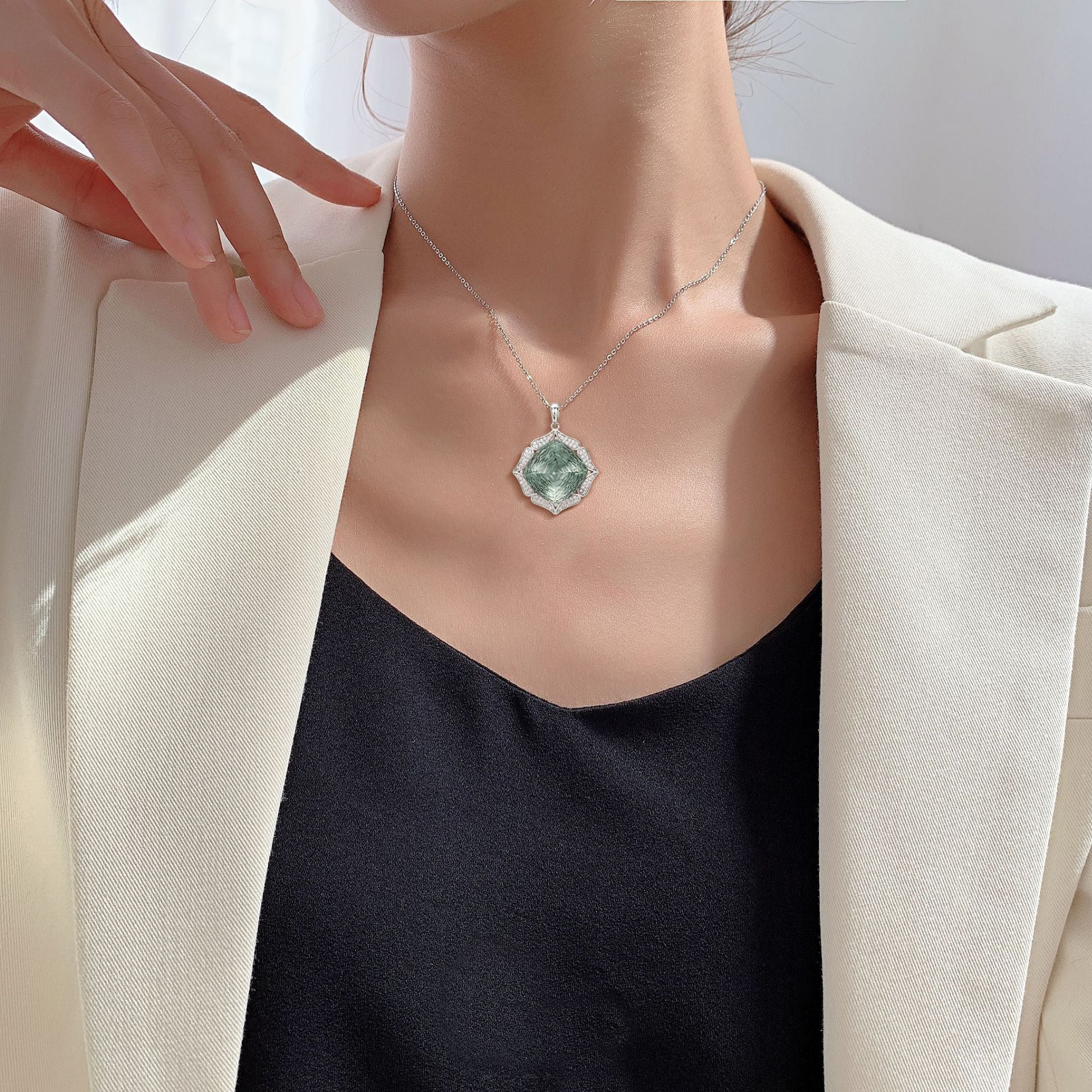 Luxuriöse Pulloverkette Femininität S925 Silber Set Großer natürlicher grüner Kristallanhänger Hochwertiger Schmuck