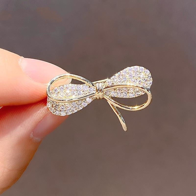 Broche de lazo con hebilla: Alta feminidad