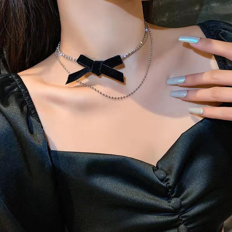 Retro Pure Copper Four-open Three-dimensional Heart-like Four-leaf Clover Pendant Bow Necklace