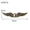 Broche de goteo de aceite con insignia M dorada