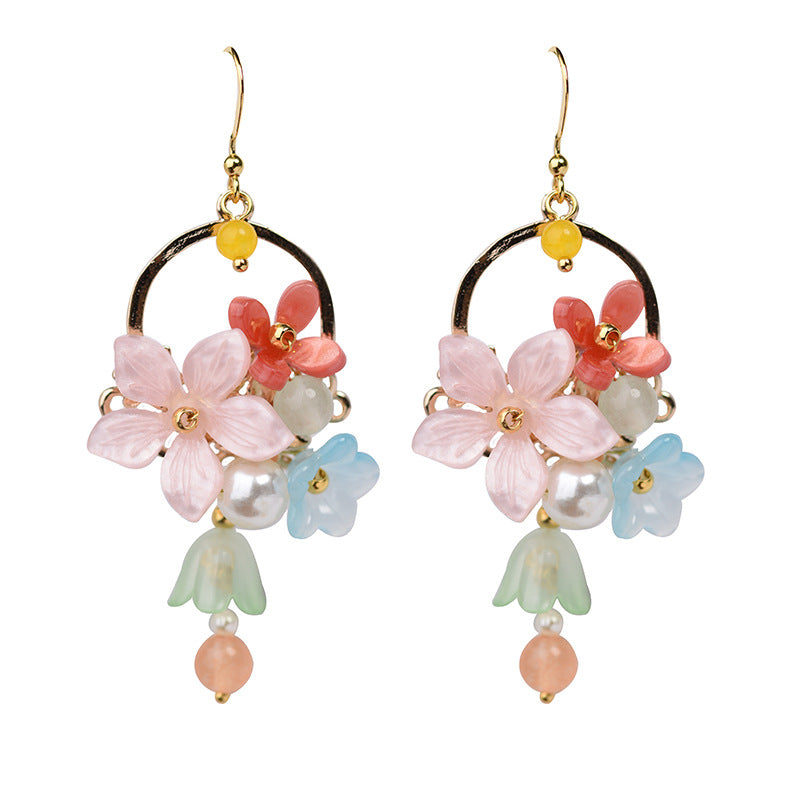 Pendientes estilo antiguo combinados con cheongsam retro