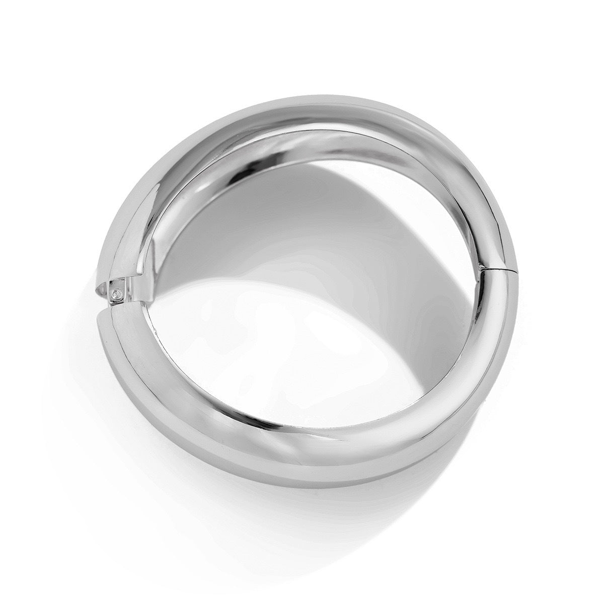 Textured Glossy Water Drop Hug Bracelet