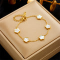 Pequeña pulsera de oro con flor de goma de gota verde, fresca y encantadora.