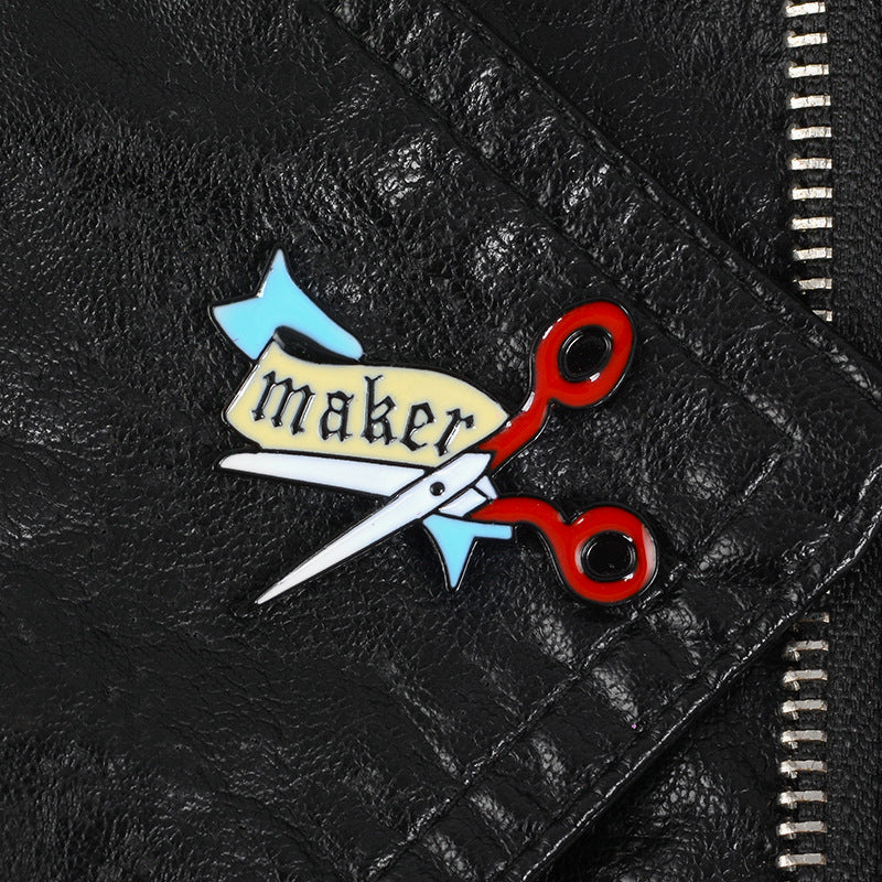 Broche de aleación en forma de tijeras de sastre goteando