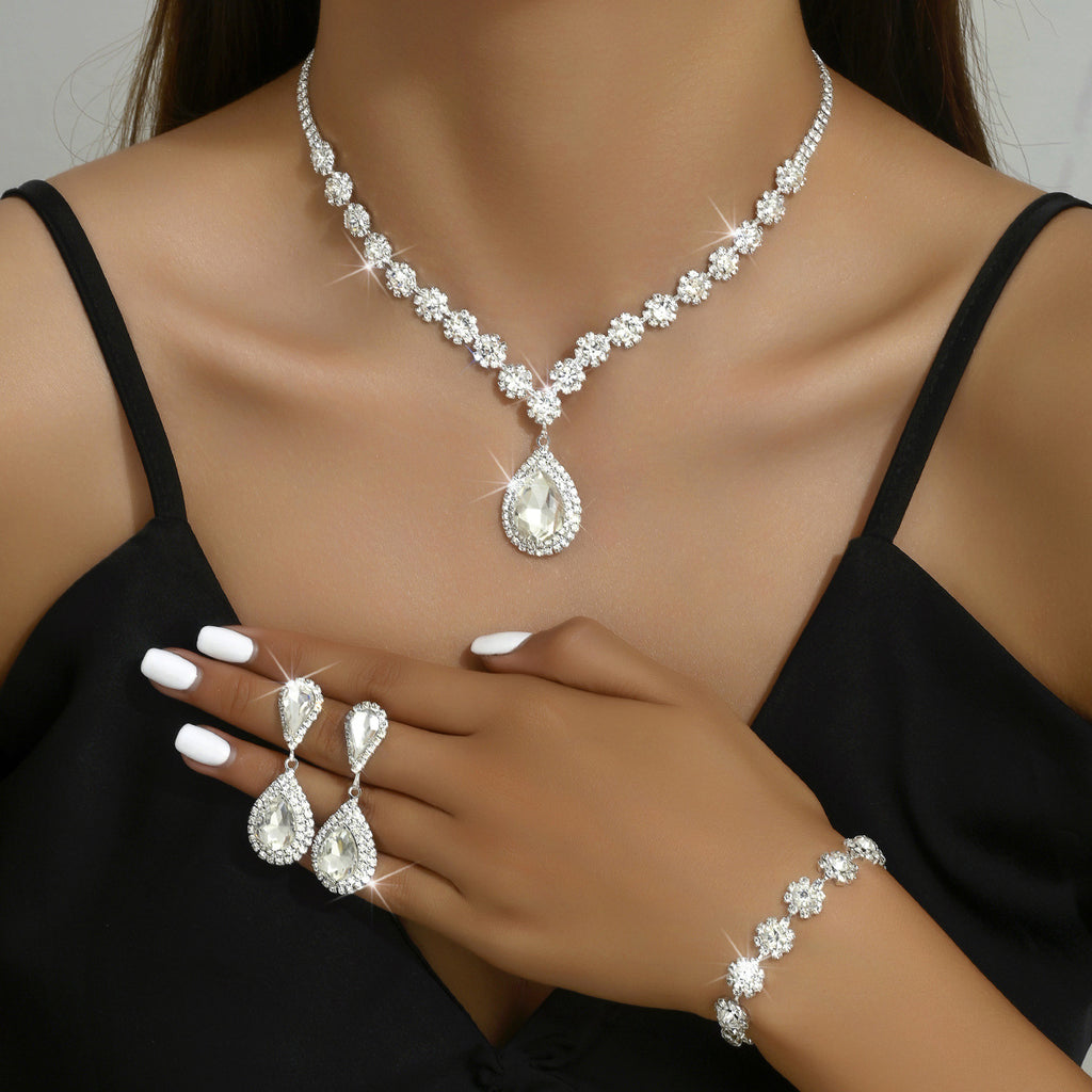 Modeschmuck Brautschmuck Anzug Halskette Ohrstecker Armband dreiteiliges Set