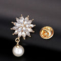 Broche de gama alta elegante y exquisito con diseño especial de corsage de perlas de loto de nieve de circonita chapado en oro de estilo clásico lindo