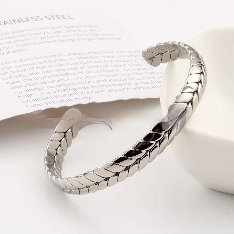 Pulsera en C con cuentas de bambú y trigo