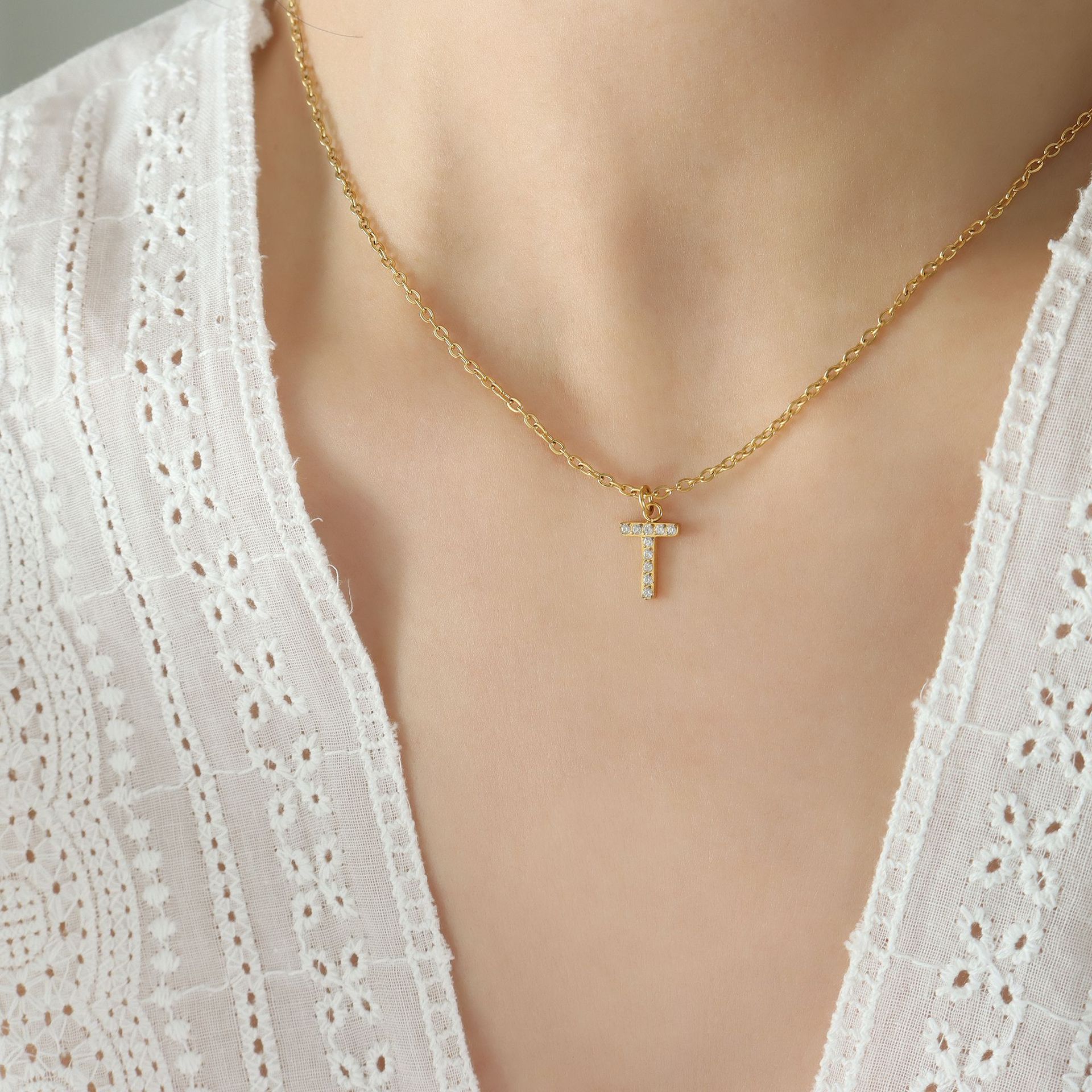 Kleiner duftender Stil Modetrend Niedliches Temperament 26 persönliche Buchstaben Zirkonia Halskette Titanschmuck