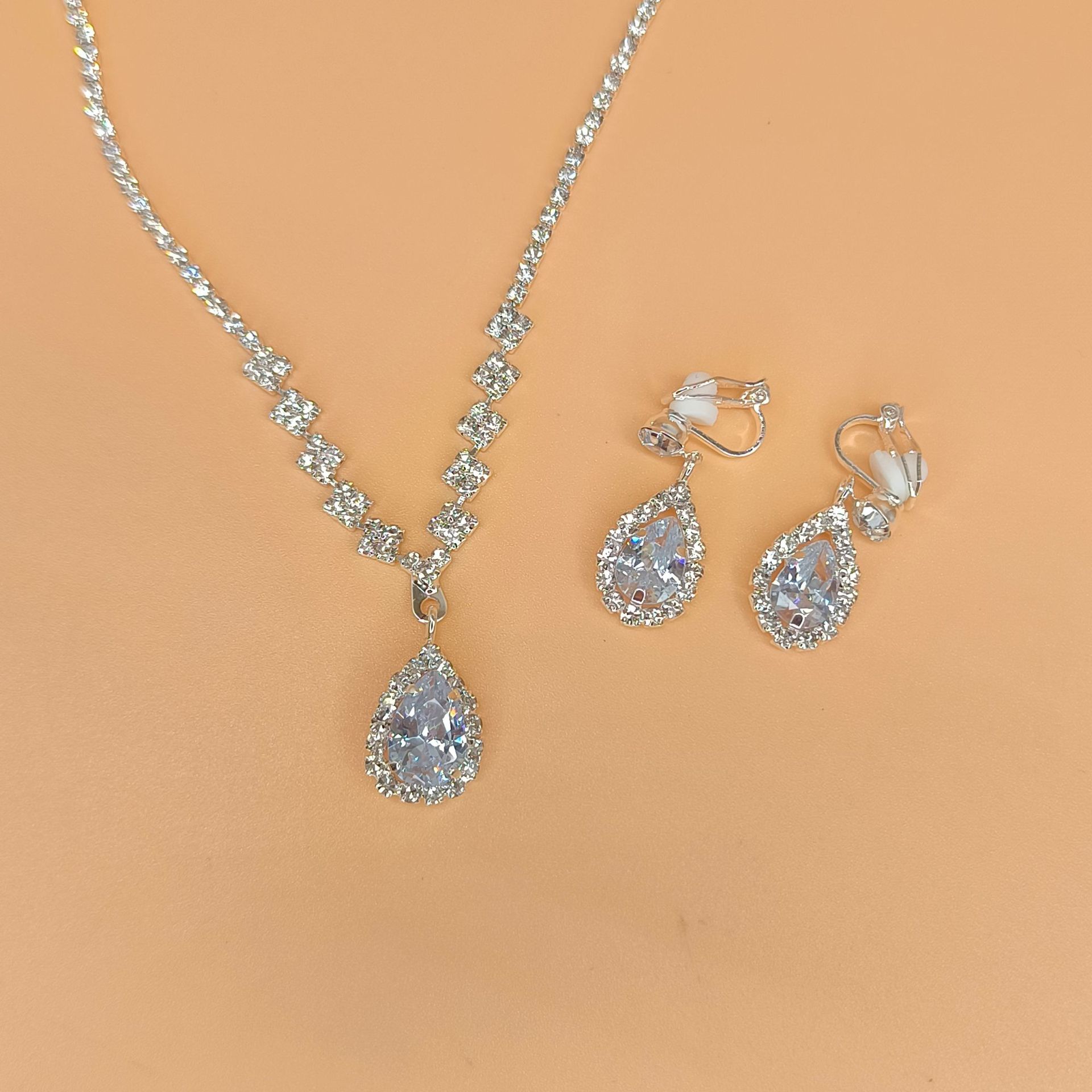 Juego de joyas de collar y aretes de gota de agua de circón con diamantes completos brillantes