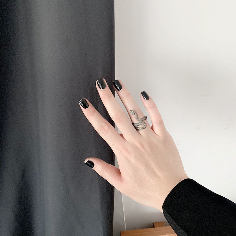 Anillo de mujer punk oscuro, masculino y a la moda