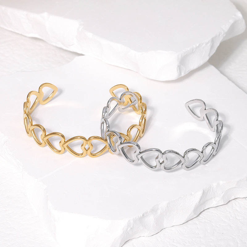 Love Heart-shaped Titanium Steel Bracelet Does Not Fade