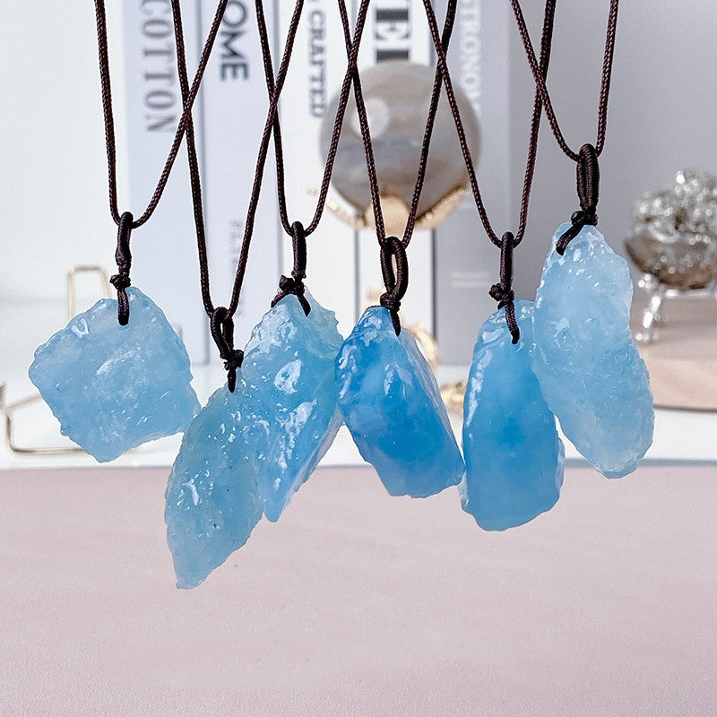 Eis-Aquamarin-Kristall-Rohstein-Anhänger, handgewebte Pulloverkette