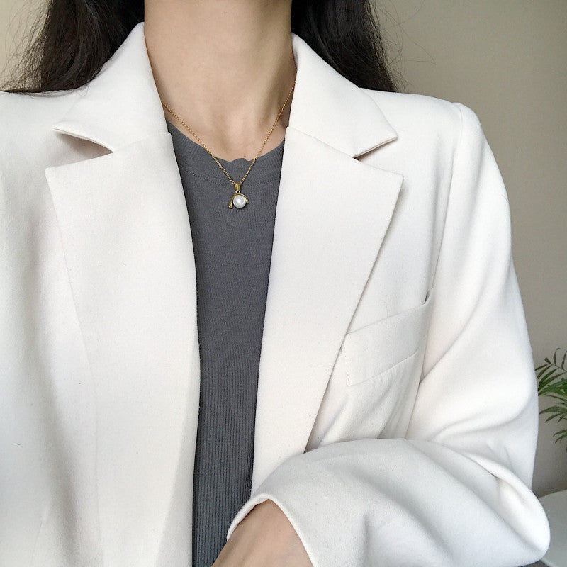 S925 Sterling Silber Leichte Luxus Invertierte J-förmige Perlenkette für Damen