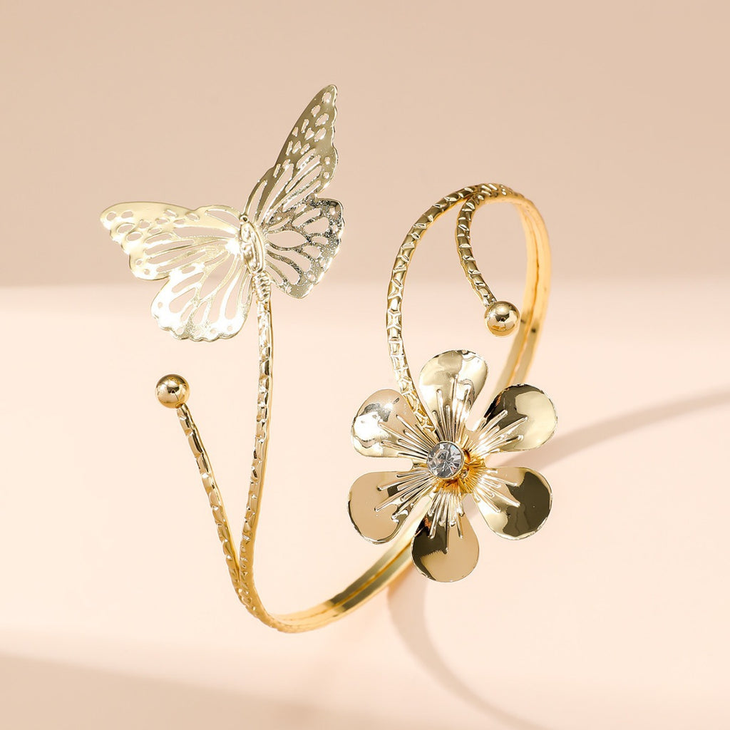 Metall-Textur Dreidimensionale Blumen Exquisites Hohldesign Schmetterlings-Armschmuck