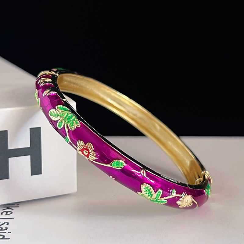 Pulsera de esmalte floral fino de museo