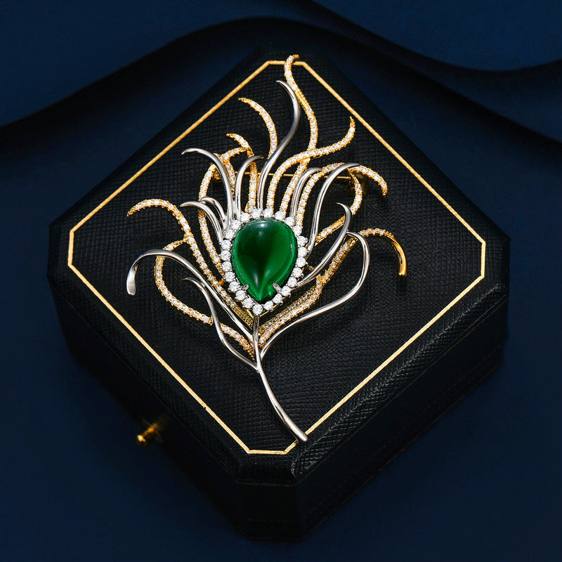 Broche de pluma de pavo real con circonita bicolor galvanizada esmeralda