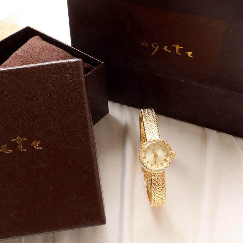 Reloj de mujer pequeño Simple Retro, de interés especial, de lujo ligero, dorado