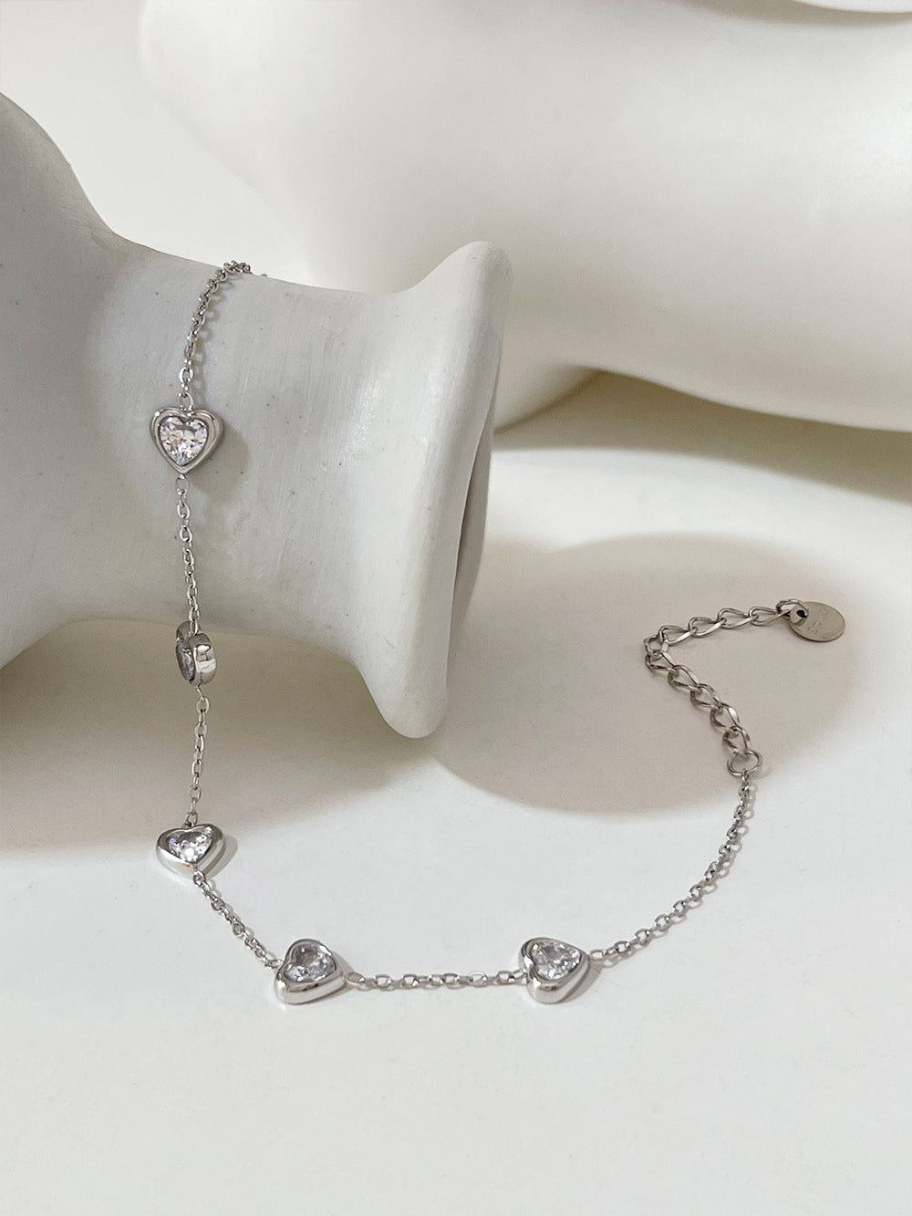 Pulsera de Acero Titanio Corazón de Amor con Zirconia Diamante, Diseño Fresco y Puro No Convencional